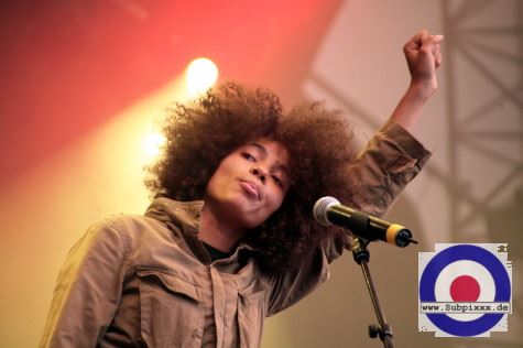 Nneka (NGR) 24. Summer Jam Festival - Fuehlinger See, Koeln - Green Stage 05. Juli 2009 (10).JPG